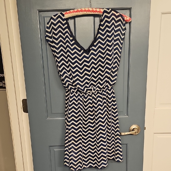 Speechless Blue Cream Sleeveless V-Neck Mini Sundress Chevron Medium Women - Picture 1 of 9